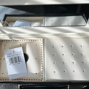 Travel Earring Case w/ mirror - NWT